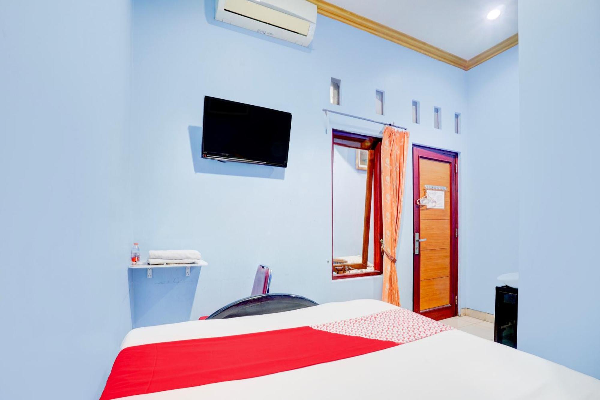 Oyo Life 93083 Nova Jaya 3 Homestay Syariah Lamongan Buitenkant foto