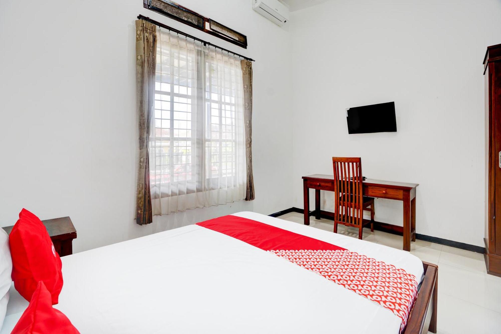 Oyo Life 93083 Nova Jaya 3 Homestay Syariah Lamongan Buitenkant foto